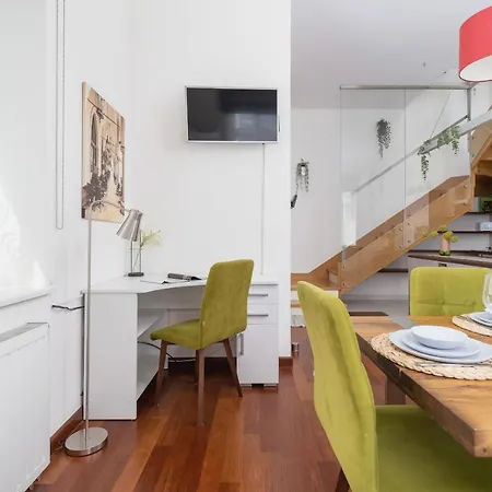 Spacious Two-story With Terrace In Podgorze By Renters