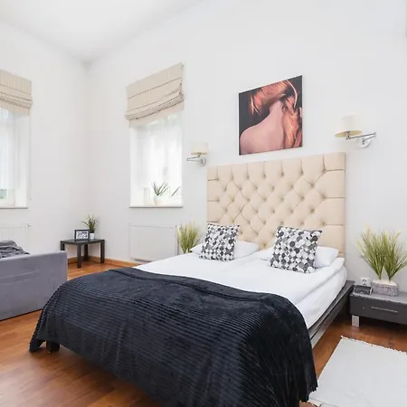 Spacious Two-story With Terrace In Podgorze By Renters *