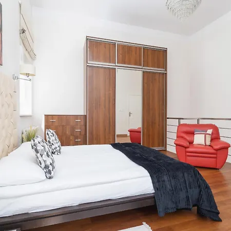 Spacious Two-story With Terrace In Podgorze By Renters *