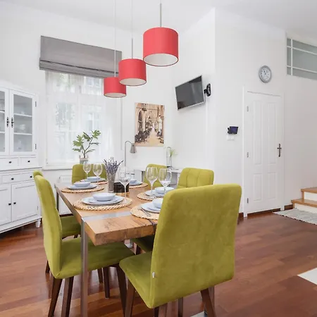 Spacious Two-story With Terrace In Podgorze By Renters Lägenhet